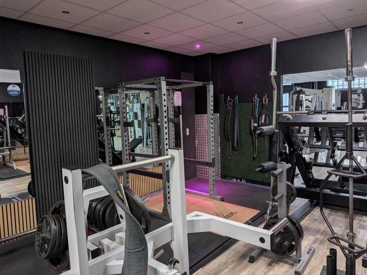 Power-Rack und freier Hantelbereich
