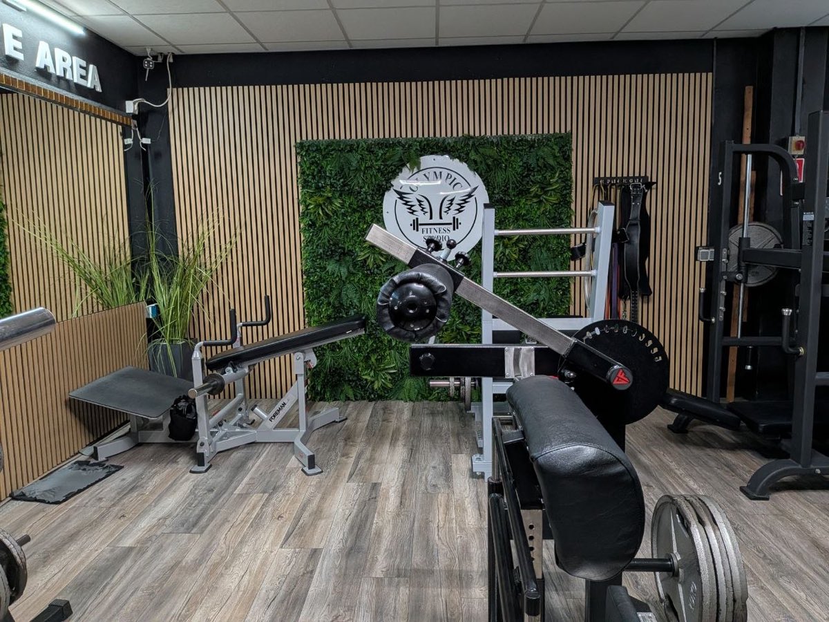 Glute Area mit Hyperextension und Beinpresse